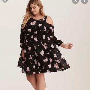 Torrid Blk/pink Floral Chiffon Cold-Shoulder dress